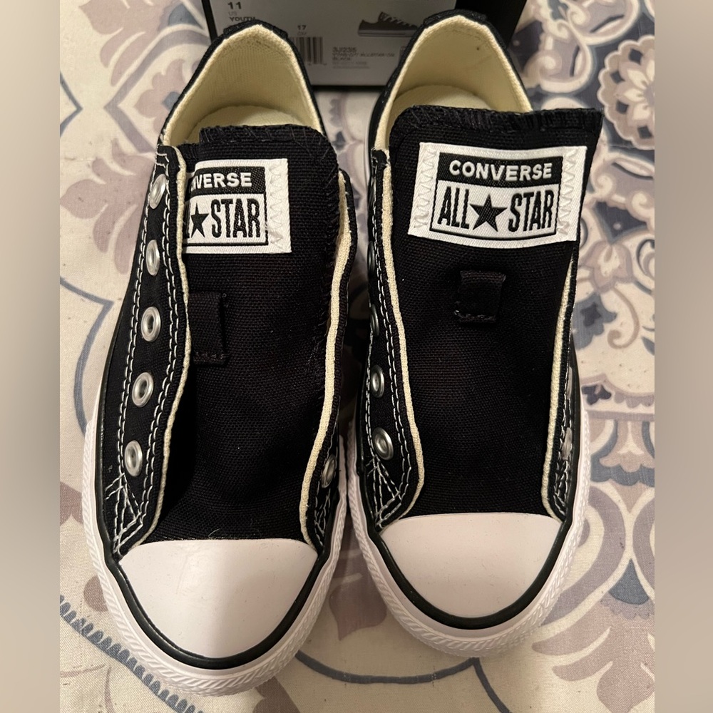 Converse Chuck Taylors Low Kids Size 11